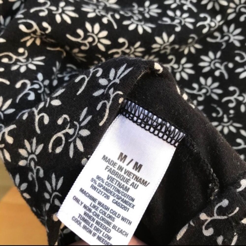 Aeropostale Crop Tank Size Medium Black Floral - Picture 3 of 5